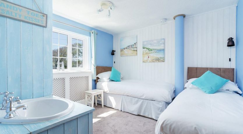 Photo of Ridge of the Bay