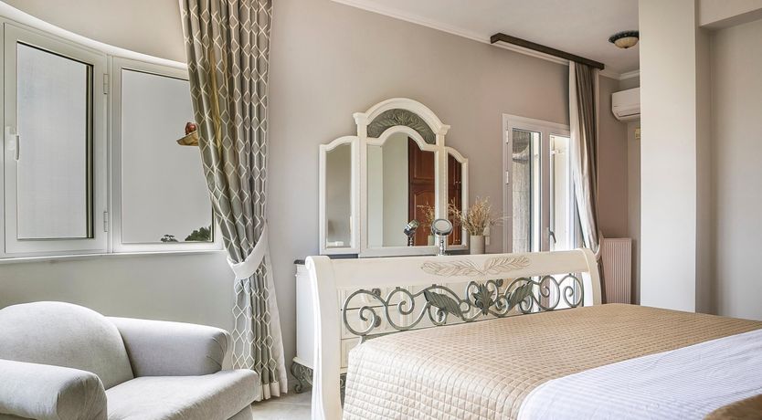 Photo of Cephalonia's Crown