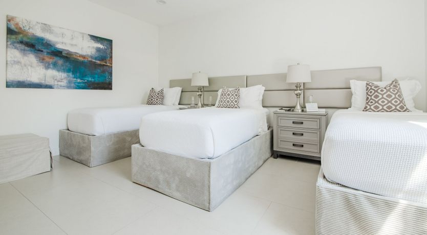 Photo of Palms & Splendor