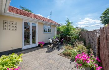 Larksfield Snug Holiday Cottage