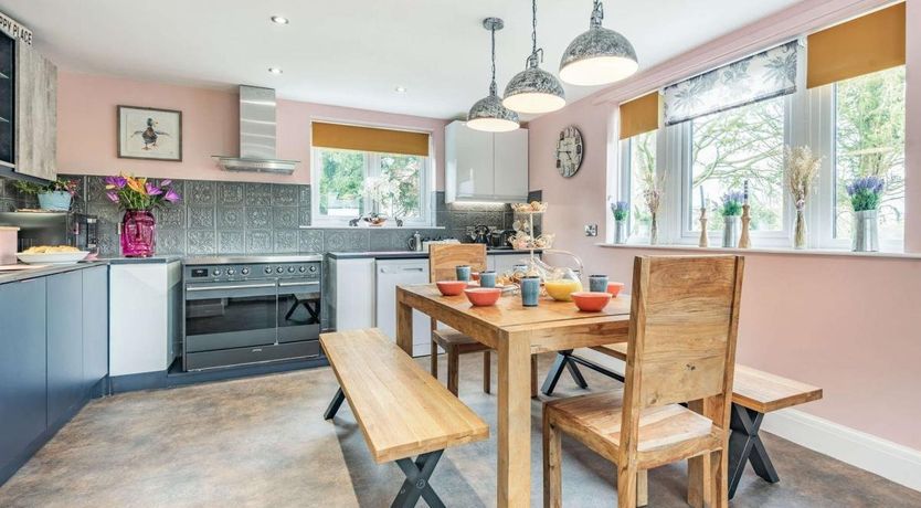 Photo of 4 Bed in Bakewell