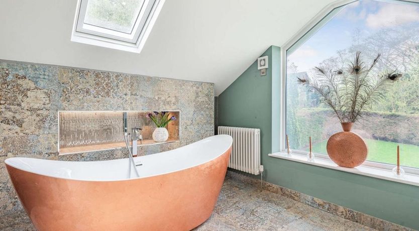 Photo of 4 Bed in Bakewell