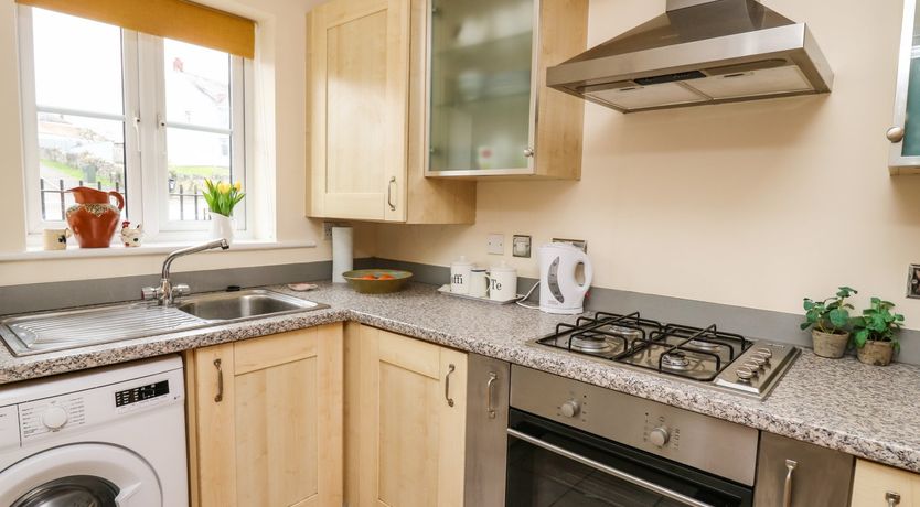 Photo of 6 Erwr Brenhinoedd