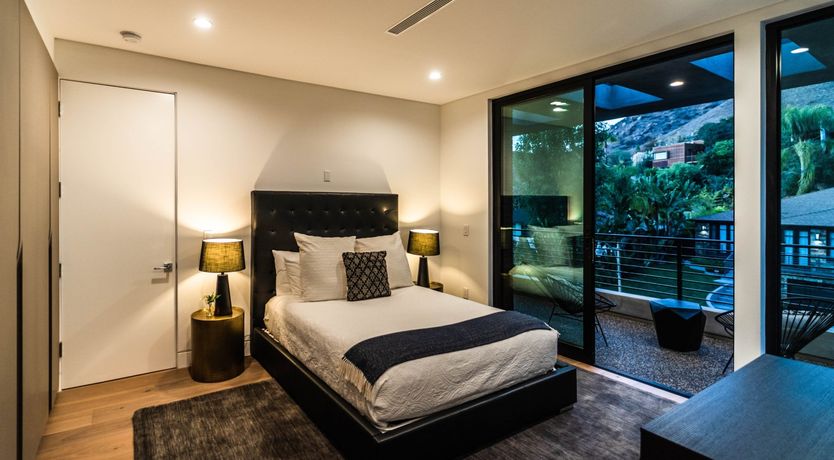 Photo of Down to the Red Oak Tree