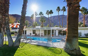 Desert Seclusion Holiday Home