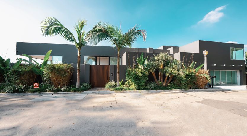 Photo of Family Crest