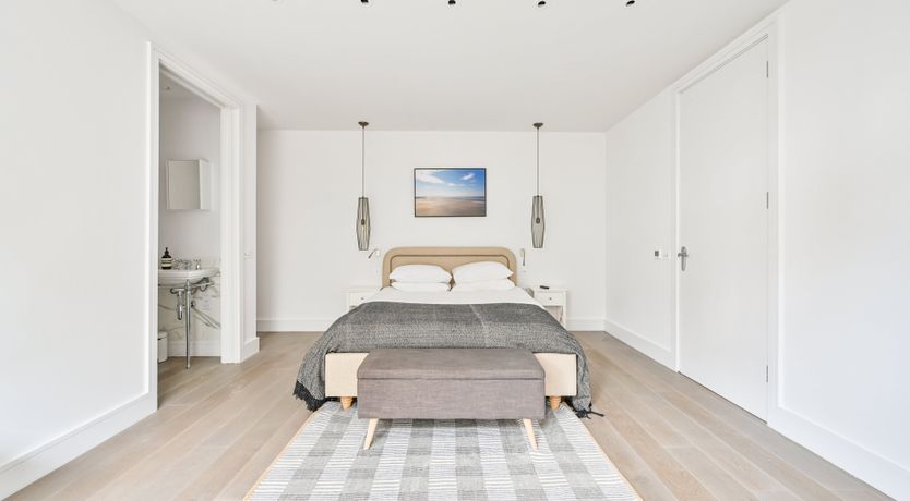 Photo of A Crescent of Gold