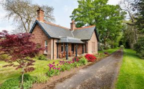 Photo of Log Cabin in Angus