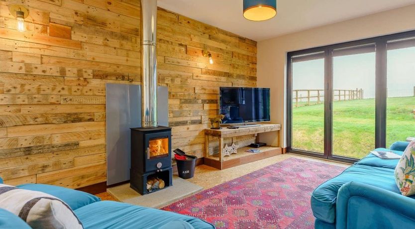 Photo of 2 Bed in Roud