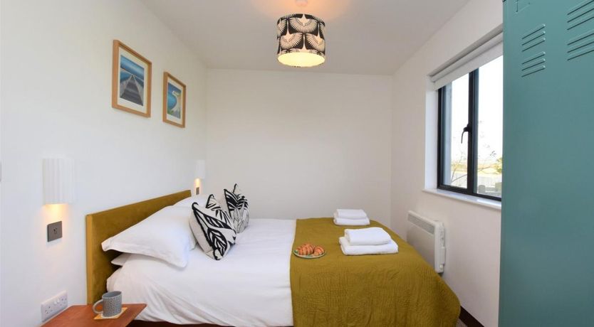 Photo of 2 Bed in Roud