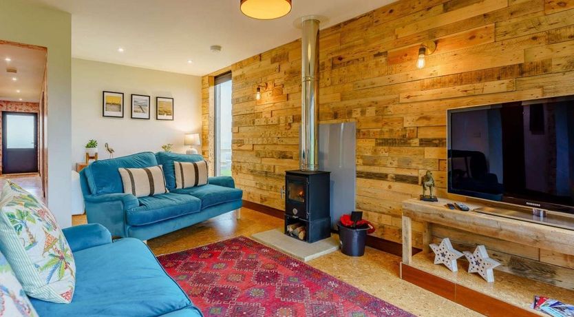 Photo of 2 Bed in Roud