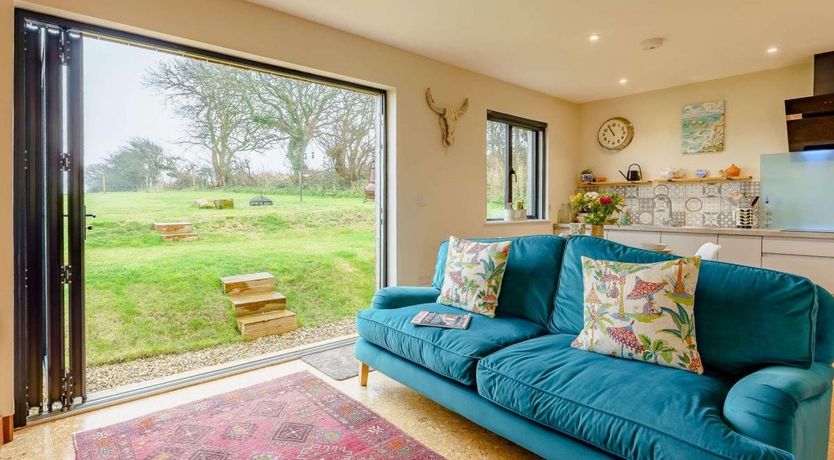 Photo of 2 Bed in Roud