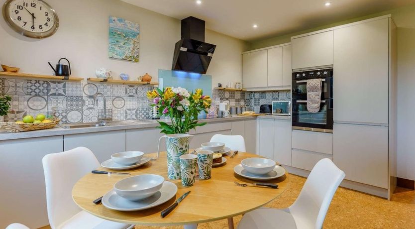 Photo of 2 Bed in Roud