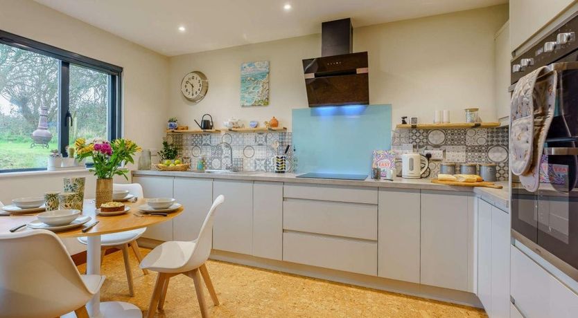 Photo of 2 Bed in Roud