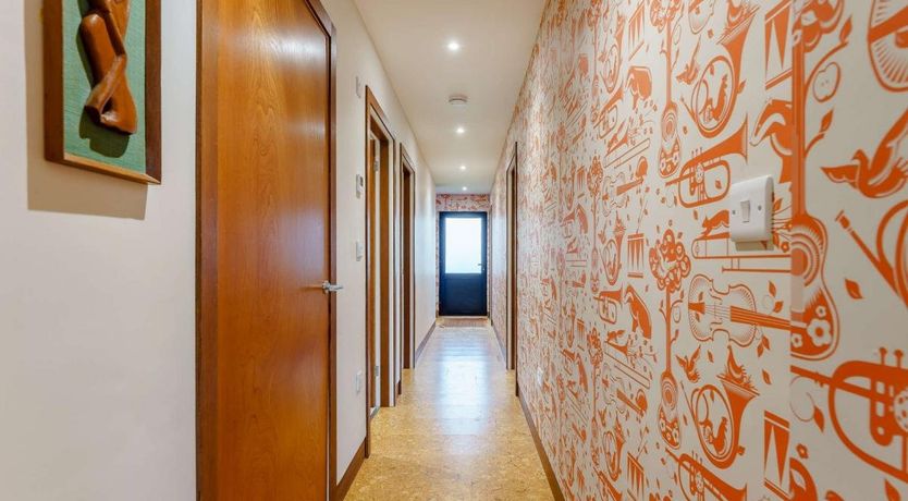 Photo of 2 Bed in Roud