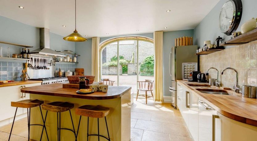 Photo of 6 Bed in Eachwick