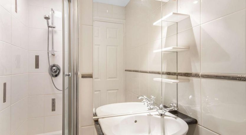 Photo of 2 Bed in Tenby