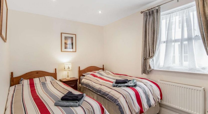 Photo of 2 Bed in Tenby