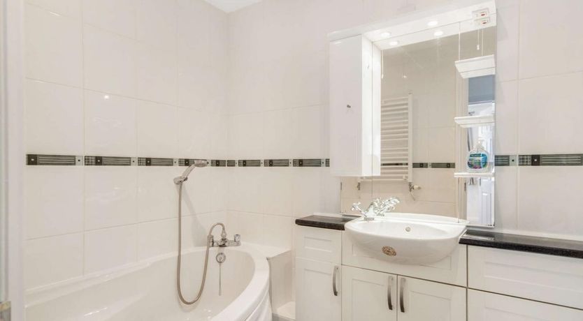 Photo of 2 Bed in Tenby