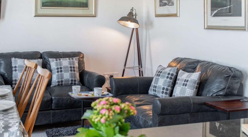 Photo of 2 Bed in Tenby