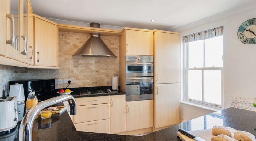 Photo of 2 Bed in Tenby