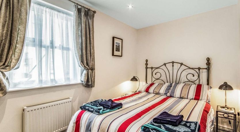 Photo of 2 Bed in Tenby