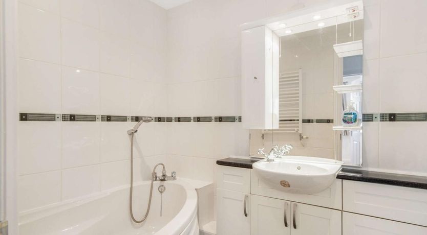 Photo of 2 Bed in Tenby