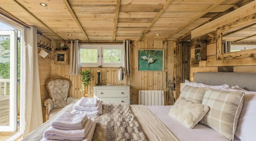 Photo of 1 Bed in Ashford Bowdler