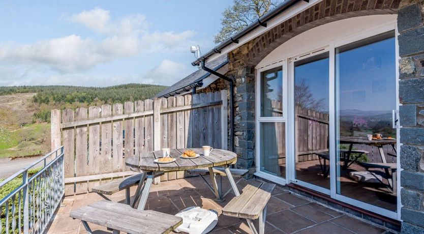 Photo of 2 Bed in Llandderfel