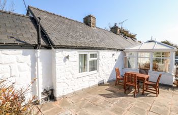 Y Big Holiday Cottage