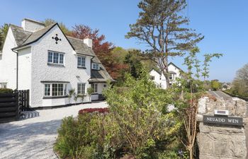 Neuadd Wen Holiday Cottage