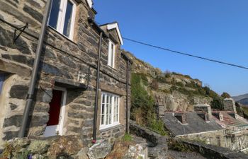 2 Bwth Mawr Holiday Cottage