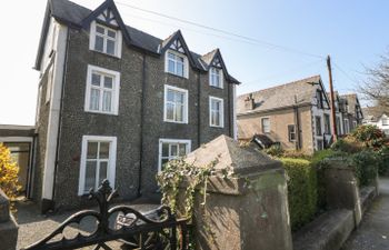 Gwel Y Castell (Castle View) Holiday Cottage