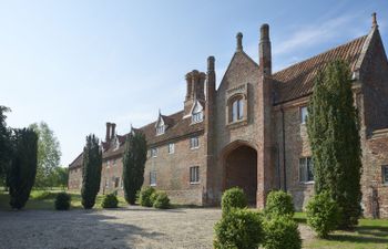 Hales Hall, The Gatehouse & The Cottage Holiday Cottage