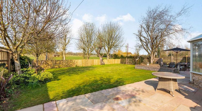 Photo of 5 Bed in Bicester
