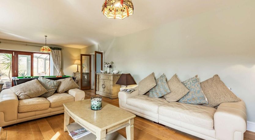 Photo of 5 Bed in Bicester