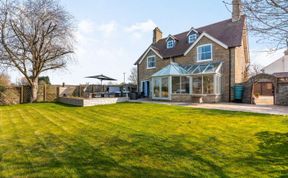 Photo of 5 Bed in Bicester