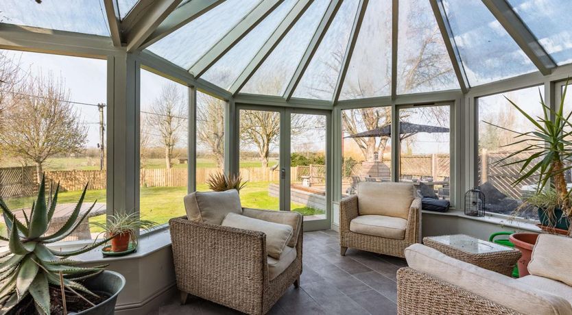 Photo of 5 Bed in Bicester