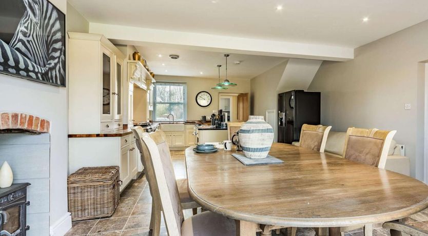 Photo of 5 Bed in Bicester