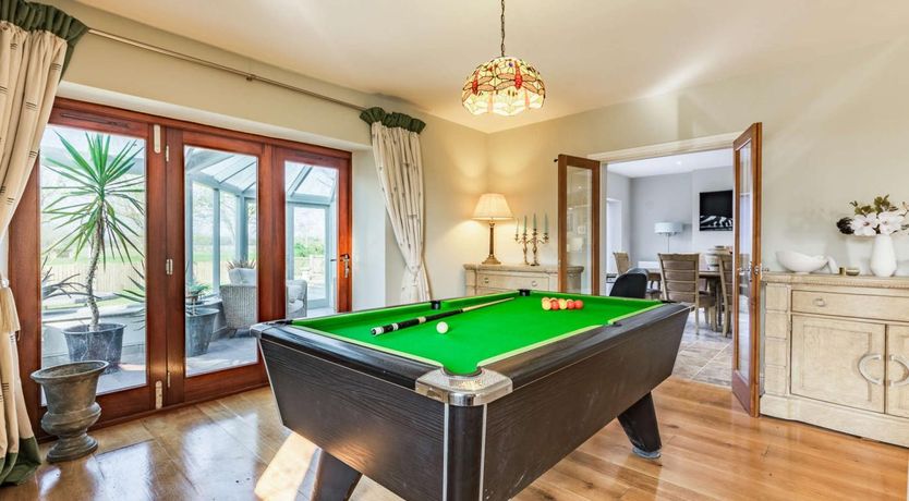 Photo of 5 Bed in Bicester