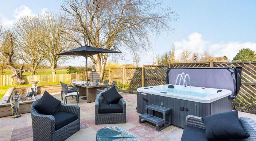 Photo of 5 Bed in Bicester