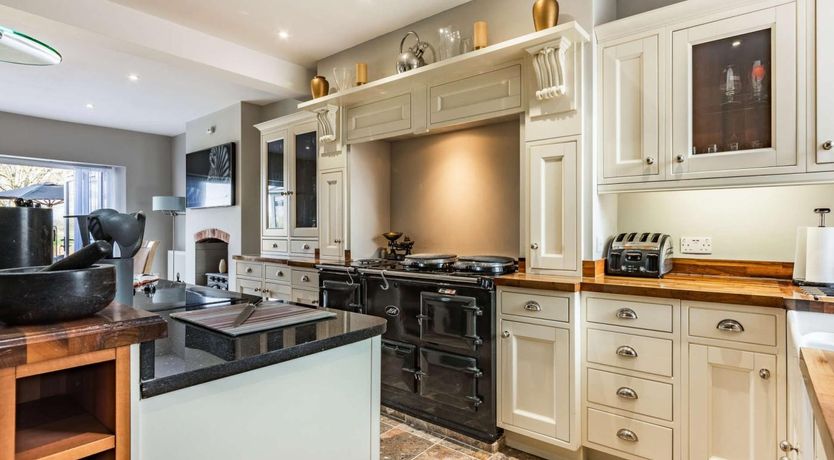 Photo of 5 Bed in Bicester