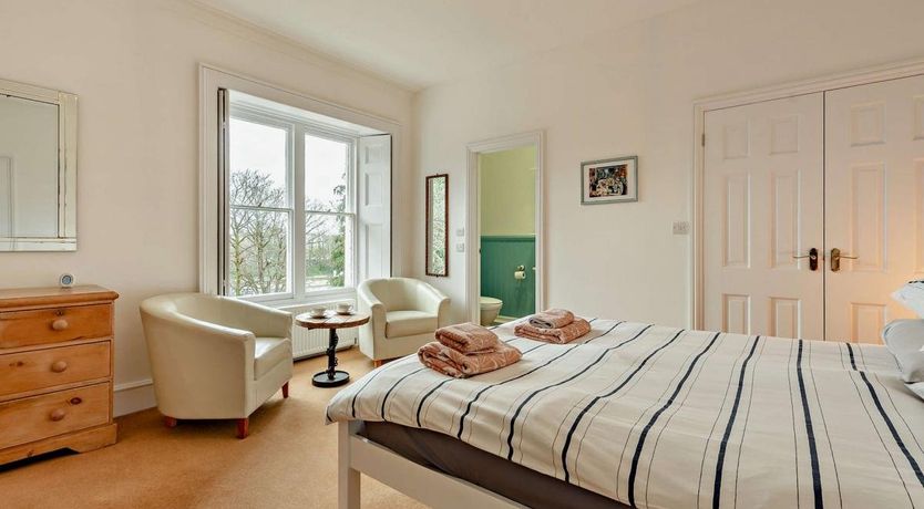 Photo of 3 Bed in Tenby