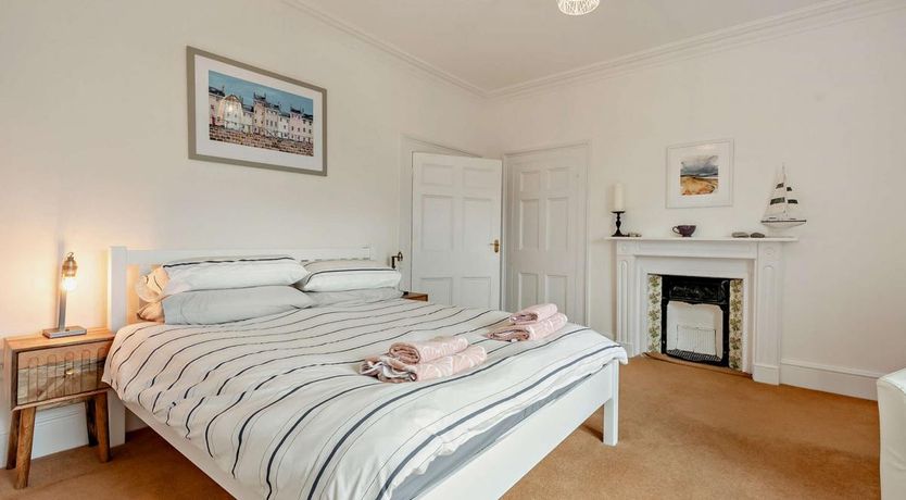 Photo of 3 Bed in Tenby