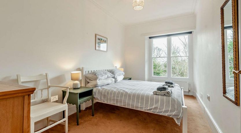 Photo of 3 Bed in Tenby