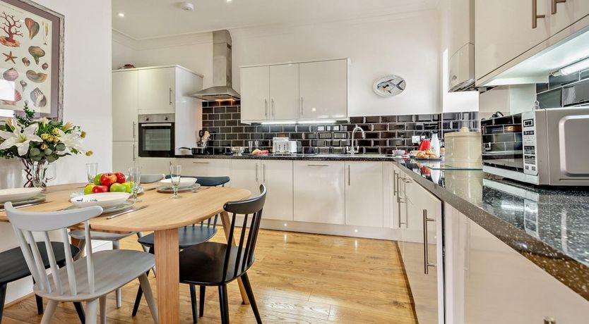 Photo of 3 Bed in Tenby