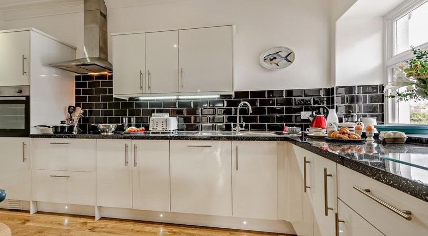 Photo of 3 Bed in Tenby