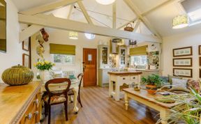 Photo of in Pershore  (87365)