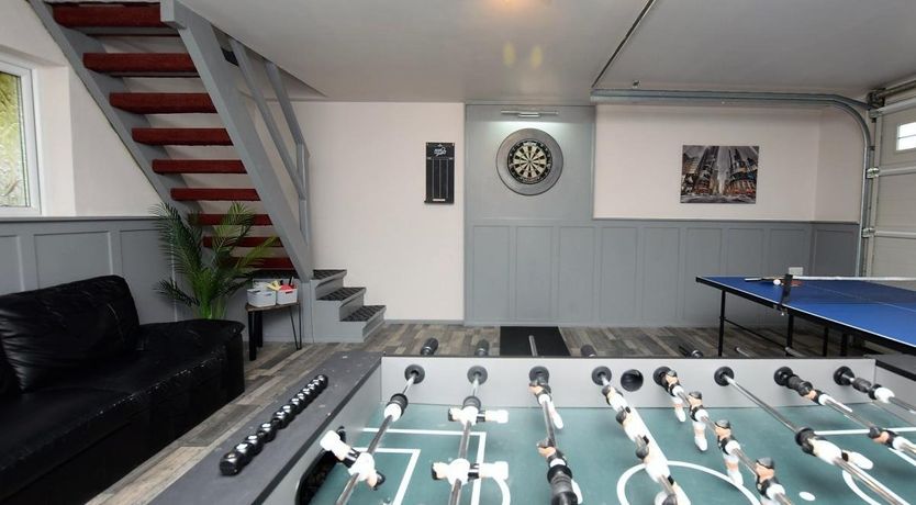 Photo of 5 Bed in Lampeter