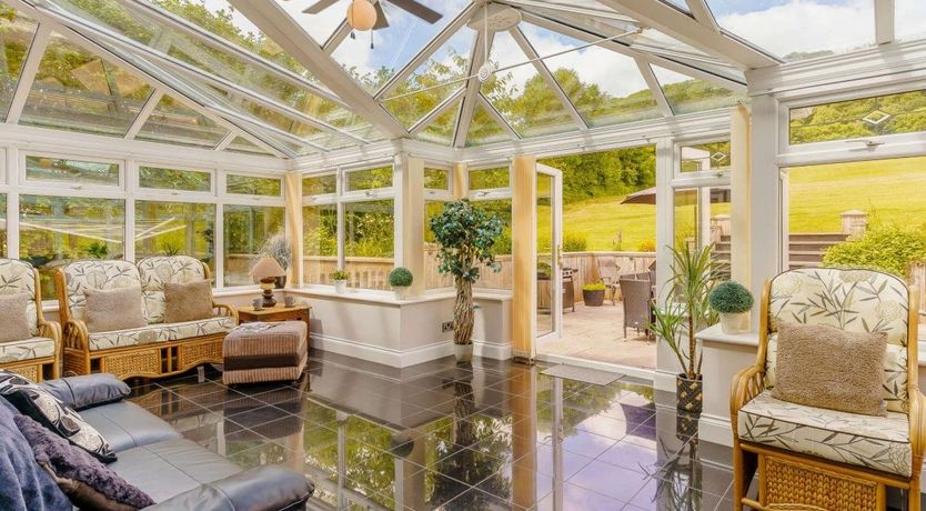 Photo of 5 Bed in Lampeter